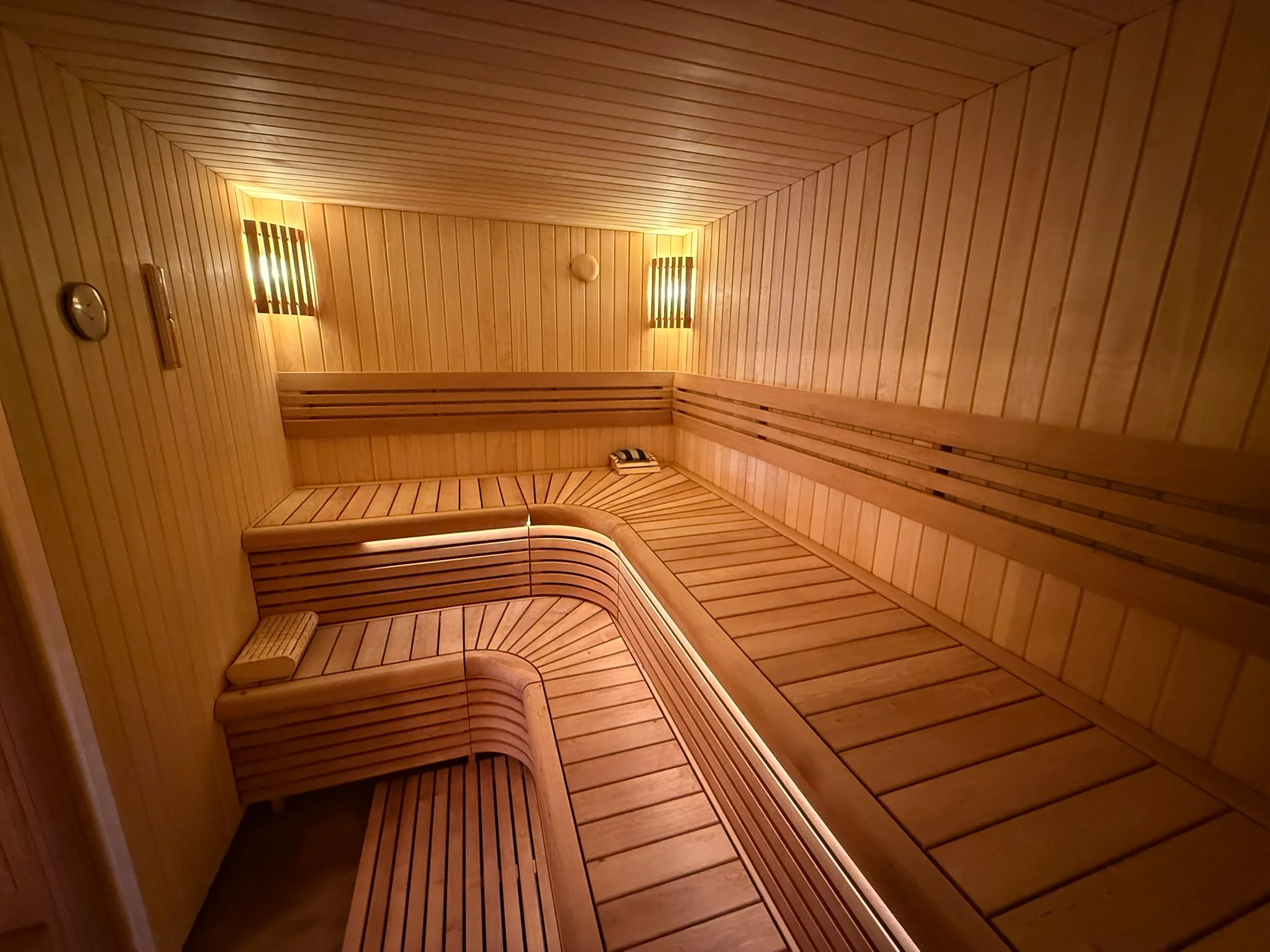 Luxury Garden Sauna & Wellness Suite - Image 10