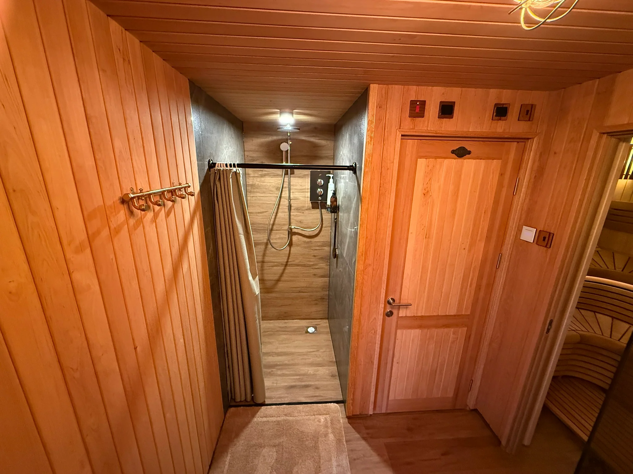 Luxury Garden Sauna & Wellness Suite - Image 14
