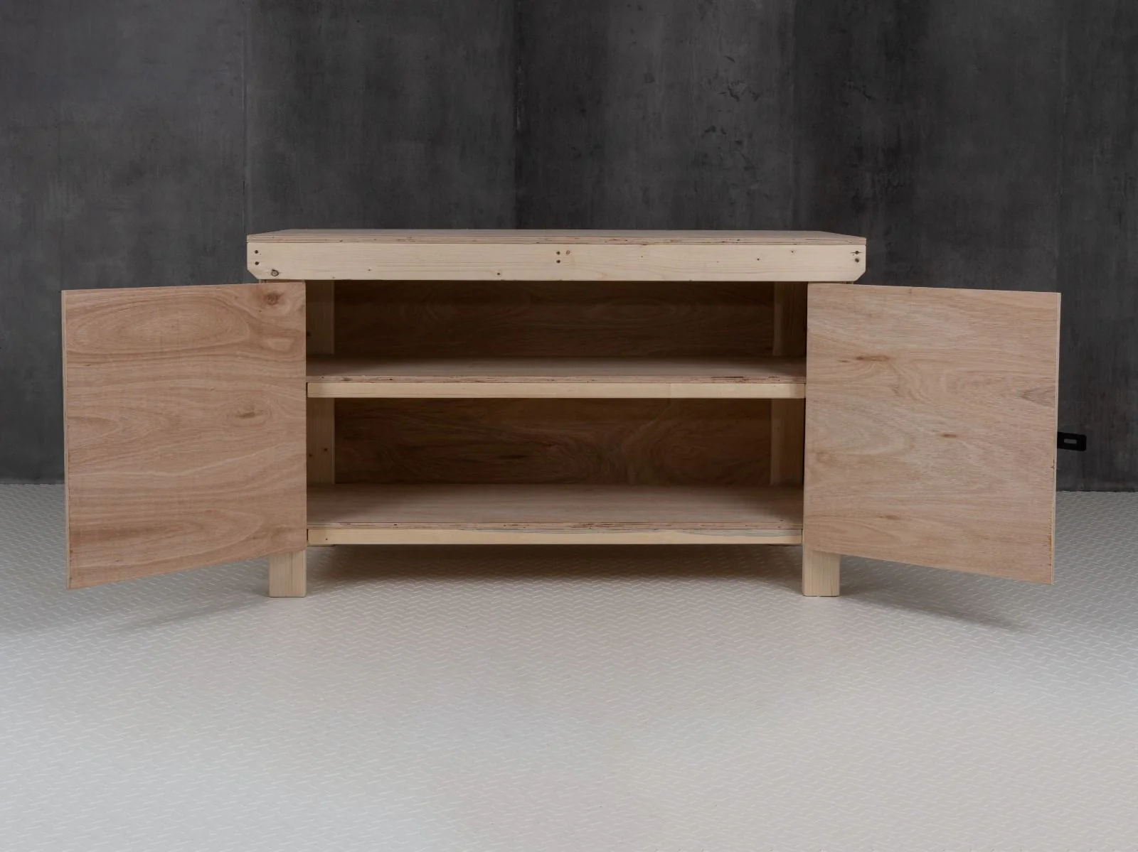 Wooden Eucalyptus hardwood top workbench with lockable cupboard (V.9) with double shelf - Image 7