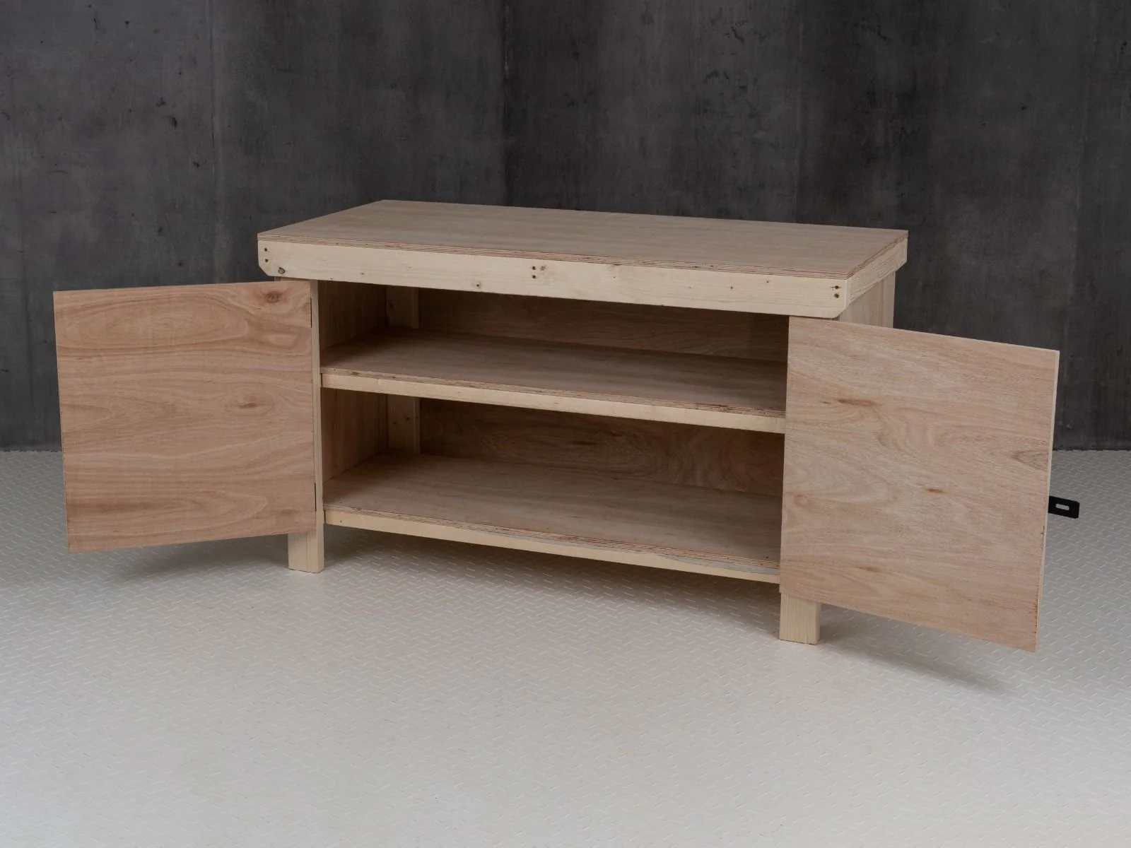 Wooden Eucalyptus hardwood top workbench with lockable cupboard (V.9) with double shelf - Image 9